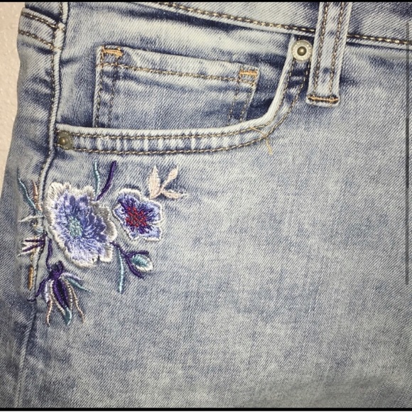 Women’s/Juniors Arizona Jean Co High Waisted 2 1/2” Denim Shorts Size 5 NWT - Picture 3 of 8